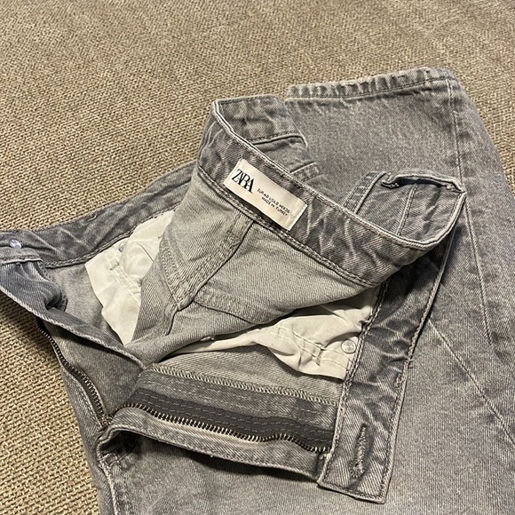 Zara Hi Rise Ripped Jeans - Picture 3 of 3